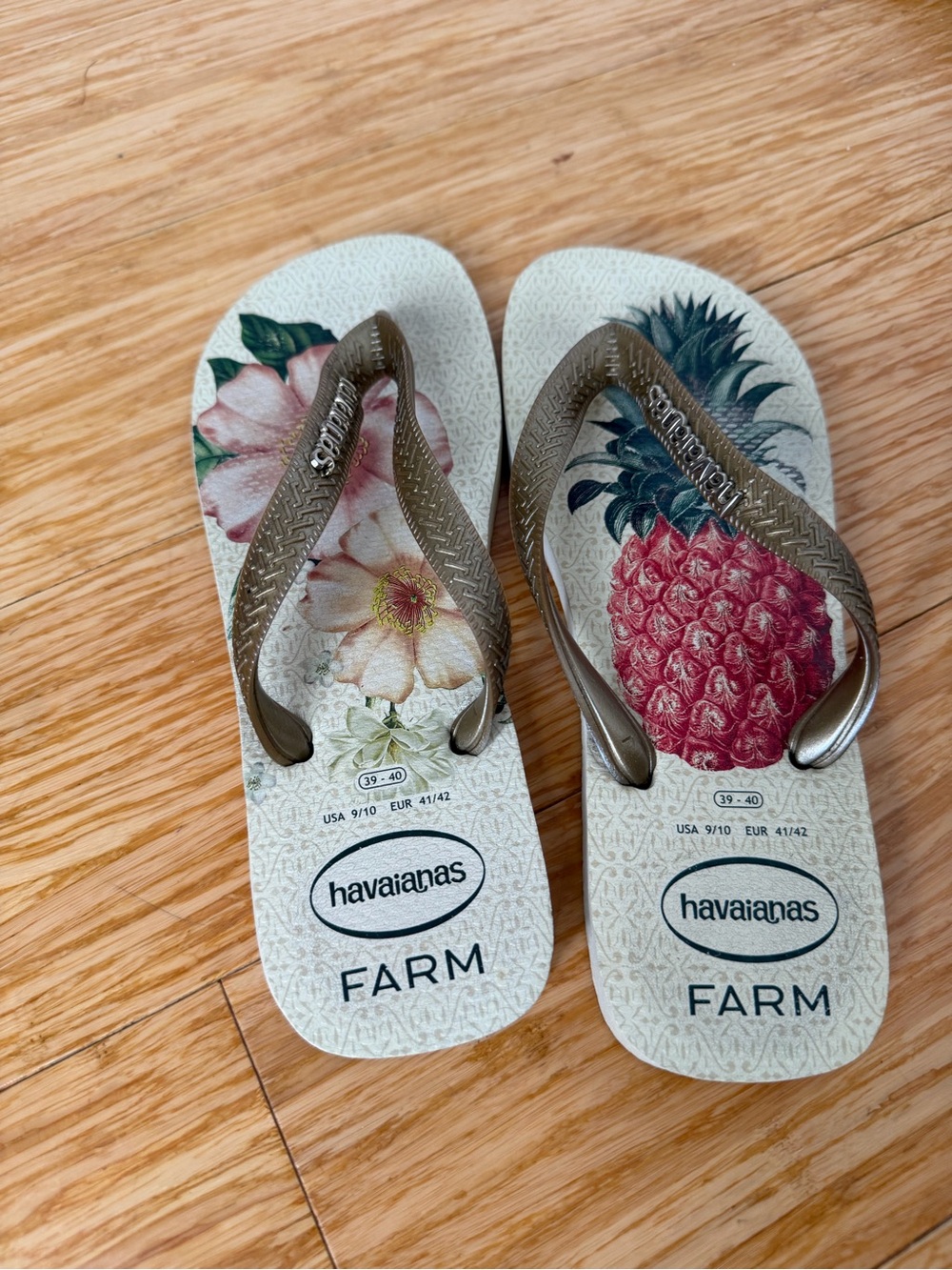 Havaianas x FARM Rio Pineapple Floral Flip Flops 9/10